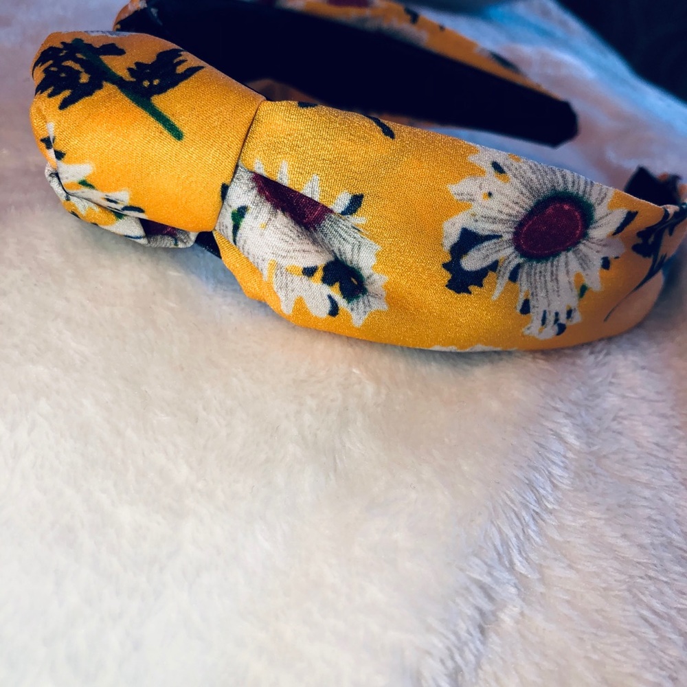 Dry Goods Spring Yellow Floral Daisy Knot Headband - Picture 4 of 4